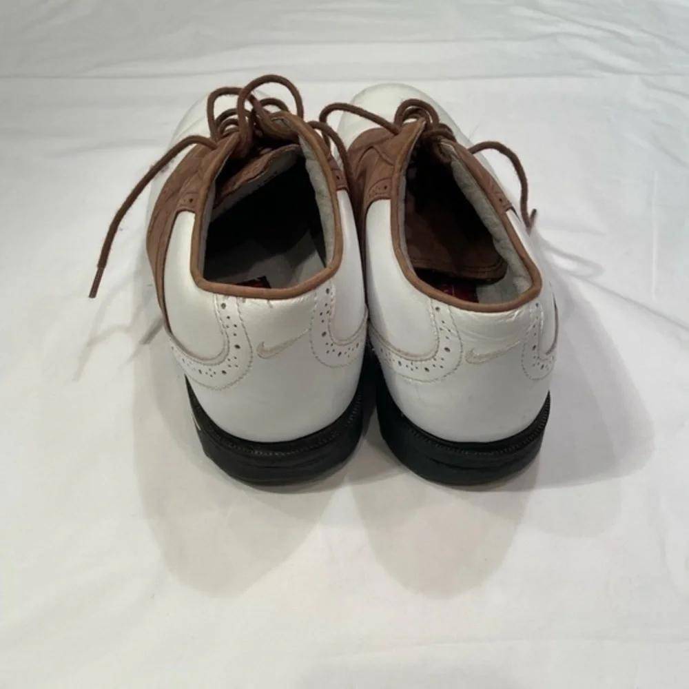 Nike oxford saddle